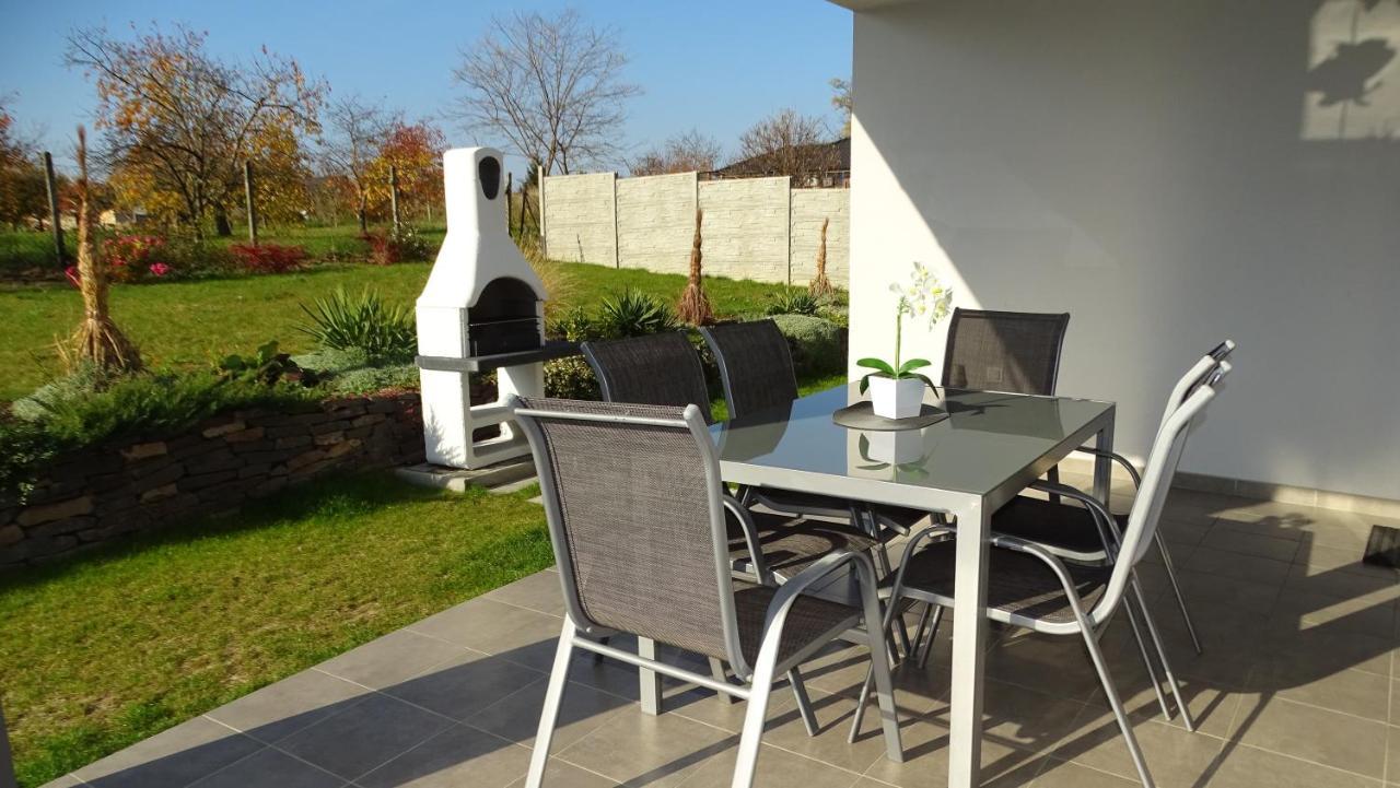 Jenny Home Mojmirovce Bagian luar foto