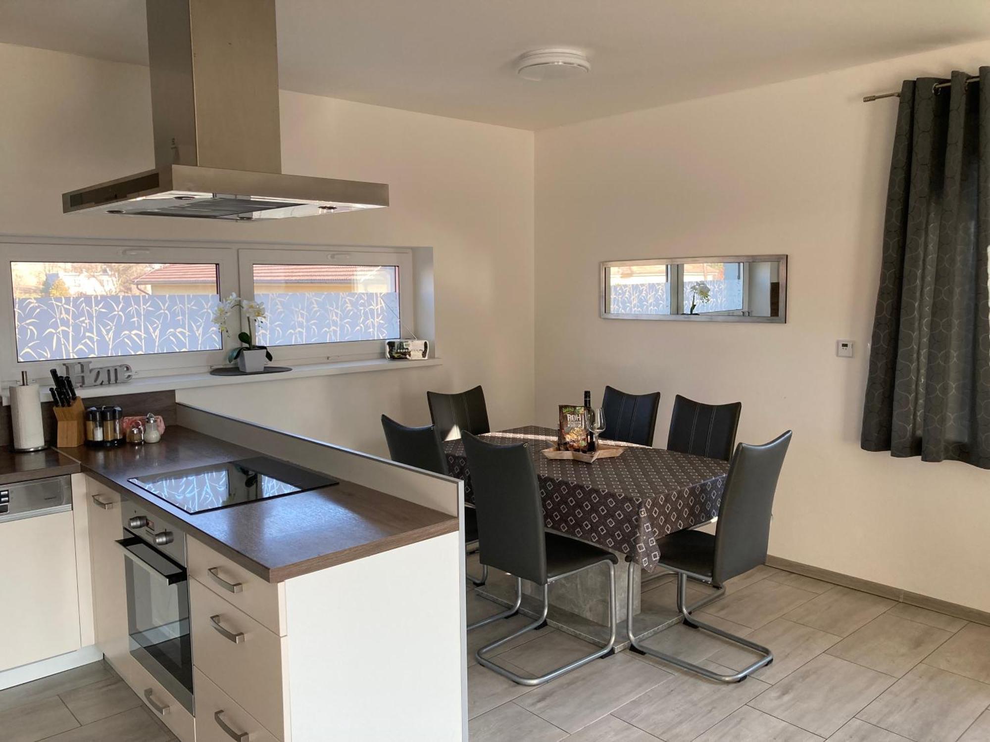 Jenny Home Mojmirovce Bagian luar foto