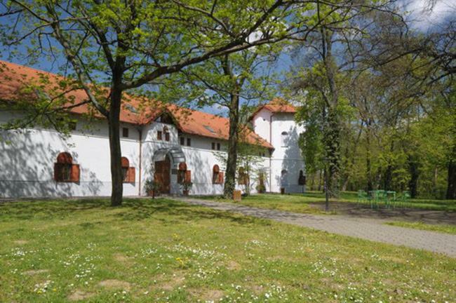 Jenny Home Mojmirovce Bagian luar foto